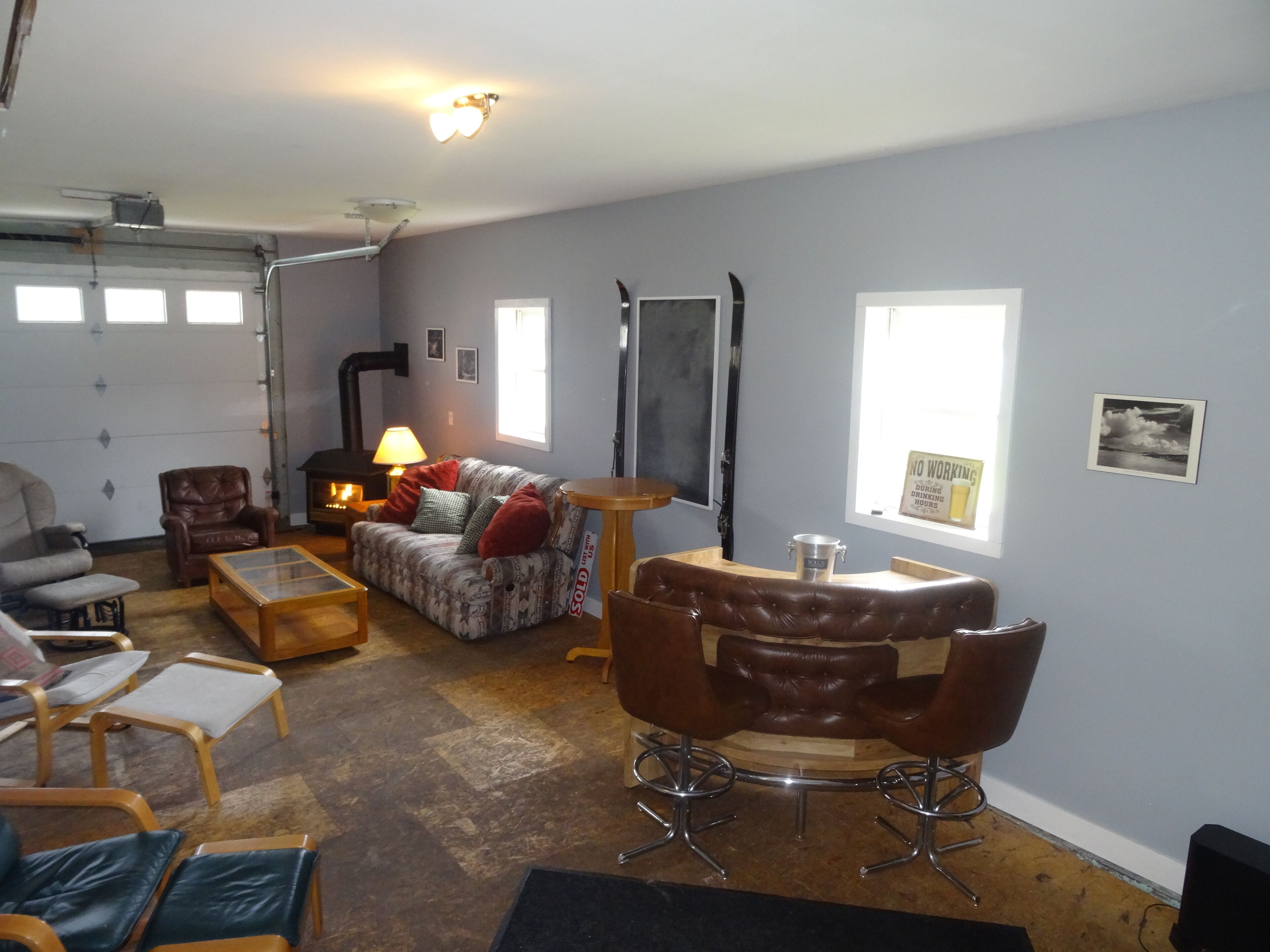 Ellicottville House - 10 minute walk into town - 6 bedrooms & hot tub  