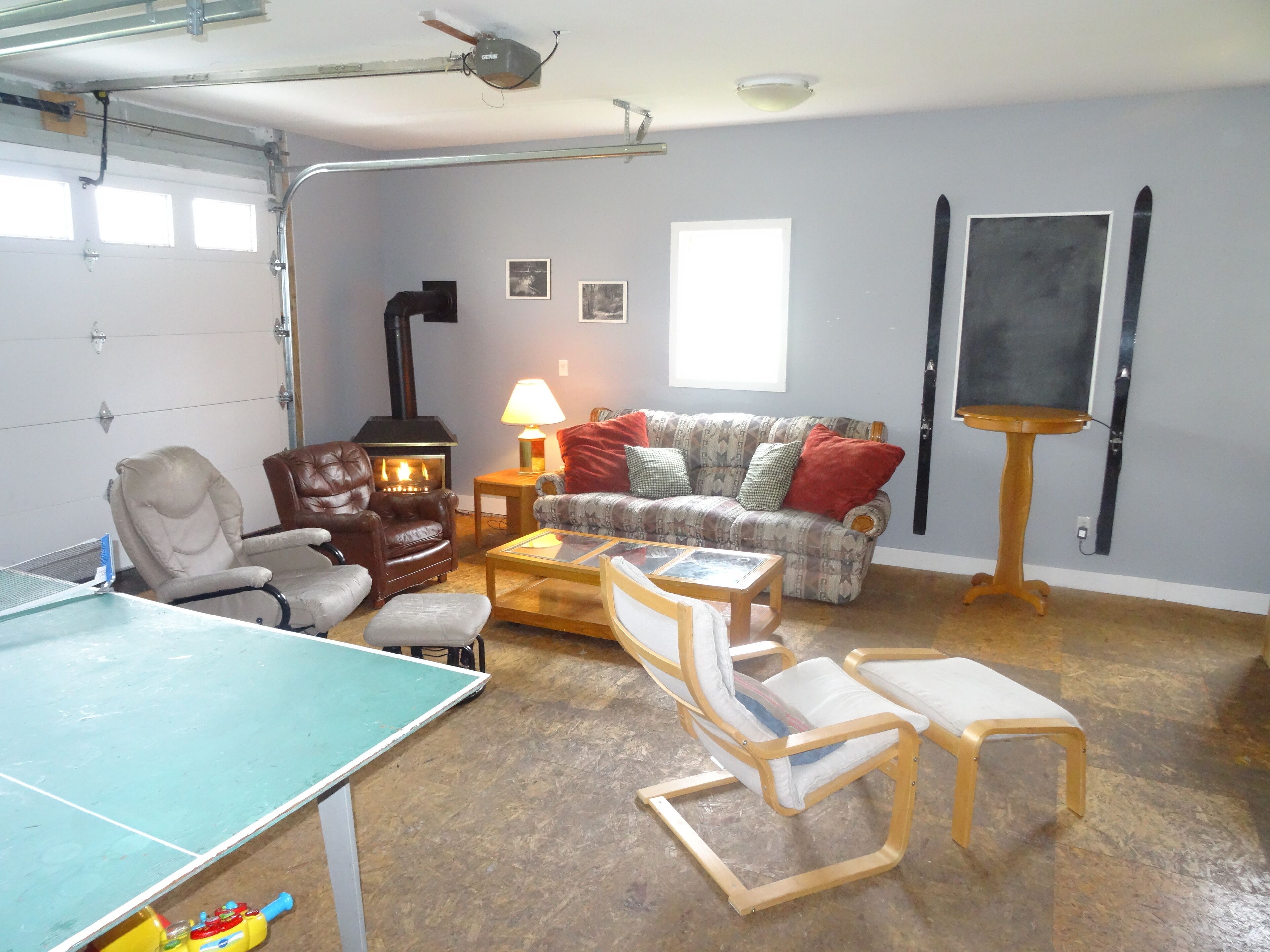 Ellicottville House - 10 minute walk into town - 6 bedrooms & hot tub  