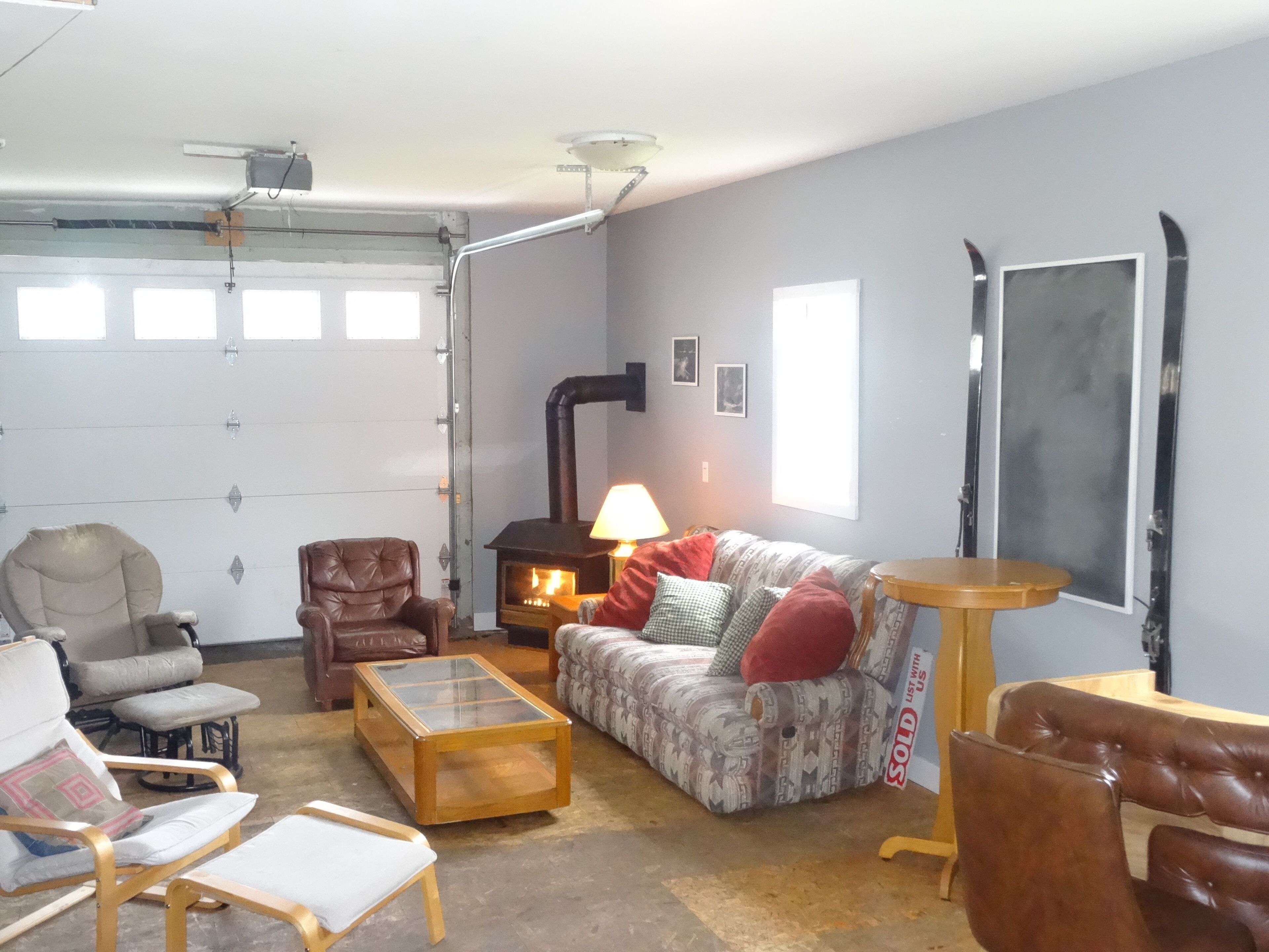 Ellicottville House - 10 minute walk into town - 6 bedrooms & hot tub  