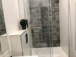 Hair dryer, towels, soap, shampoo - Fabre museum, charming apartment, free parking...! (Montpellier)
