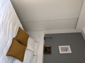 1 dormitorio, tabla de planchar con plancha, wifi y ropa de cama