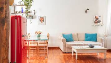 Smart TV, reproductor de DVD y libros