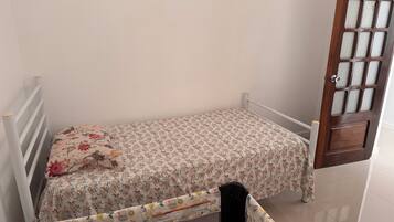 2 makuuhuonetta, tallelokero huoneessa, silitysrauta/-lauta, Wi-Fi