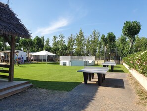 Outdoor dining - 4/6 person mobile home by the sea in Valras Plage (Valras Plage)