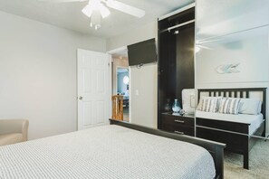 3 عدّة غرف نوم ومكتب ومكواة/لوح كي وسرير سفر