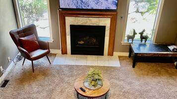 Smart TV, lareira, pebolim