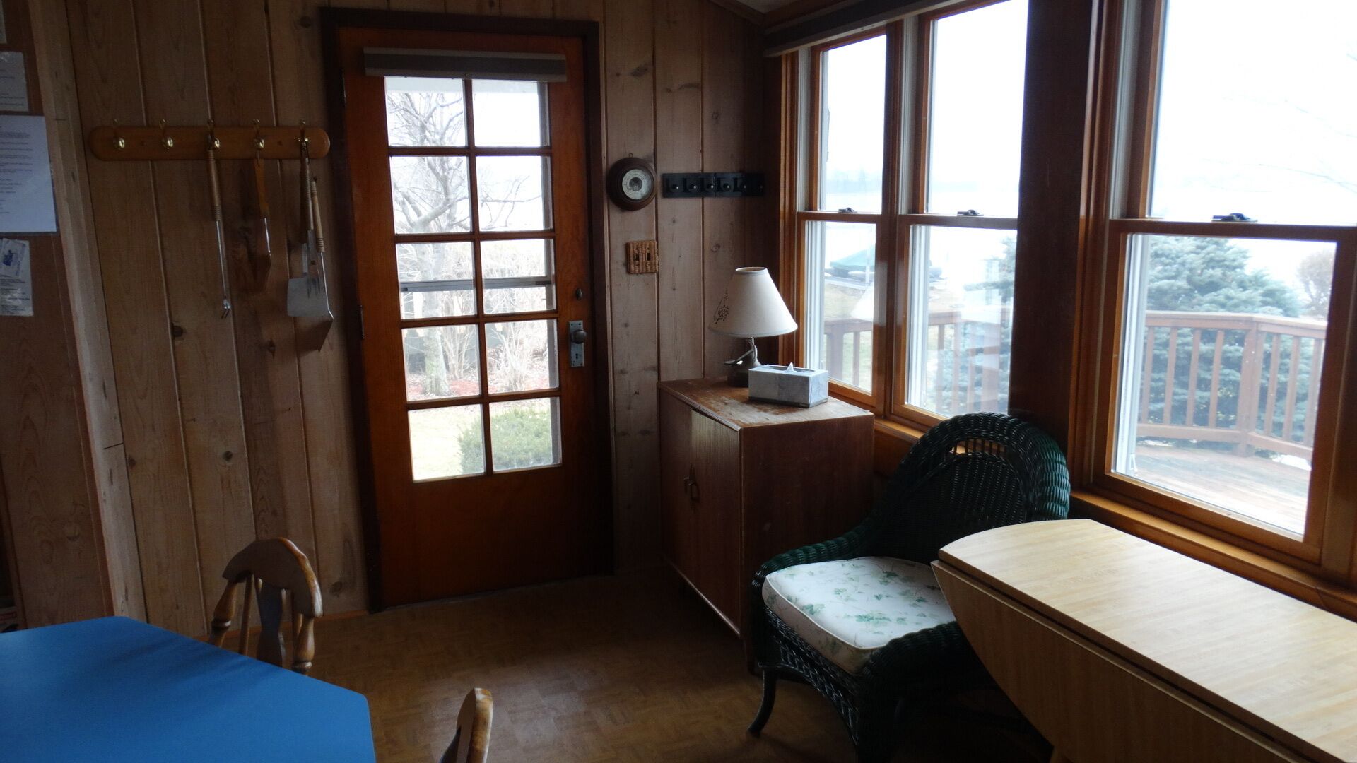 5 Bedroom/1.5 Bath Lake Front On East Shore Lake Syracuse Sleeps Up To 12