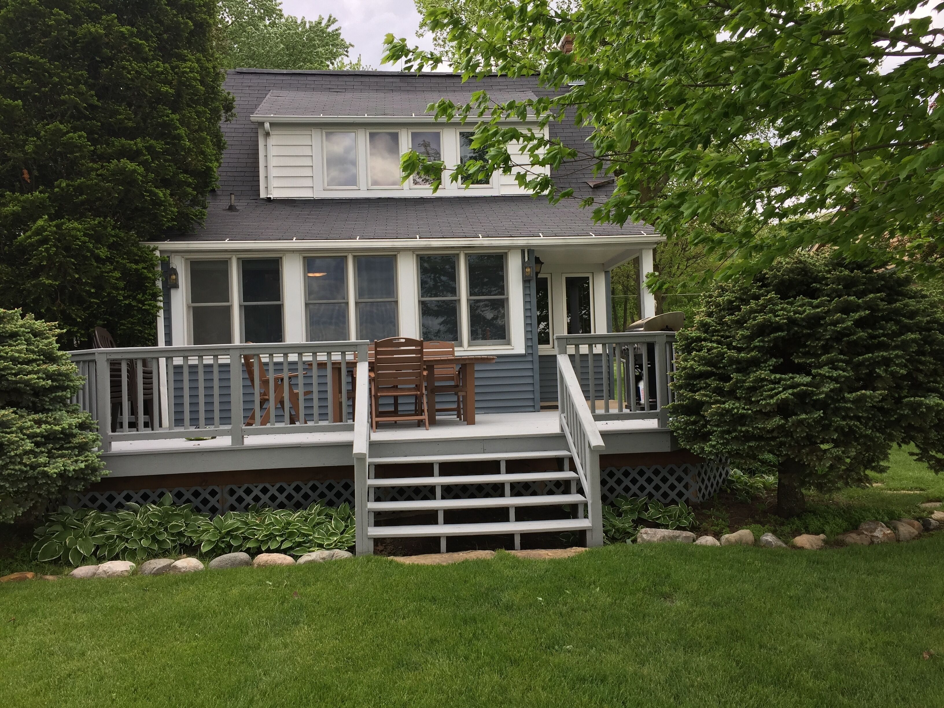 5 Bedroom/1.5 Bath Lake Front On East Shore Lake Syracuse Sleeps Up To 12