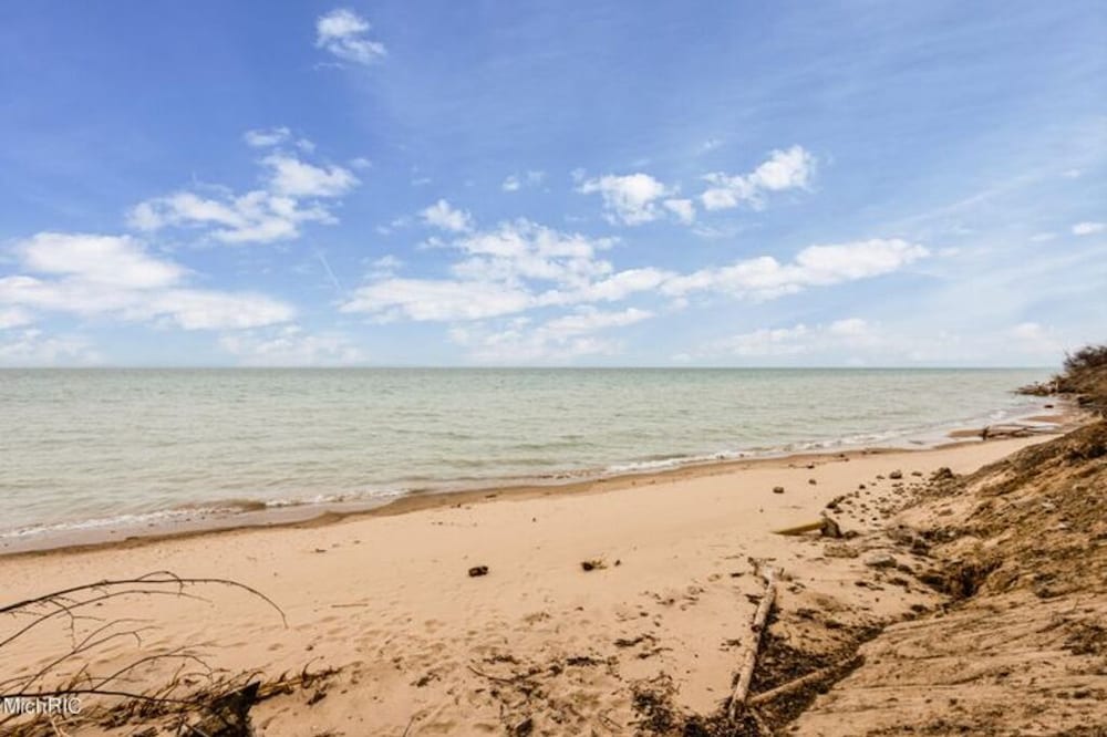 Condo with Coastline Views of Lake Michigan!