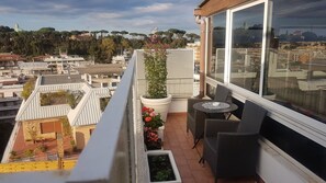 Outdoor dining - AMAZING ROME VIEWS, WALKING DISTANCE TO VATICAN (Roma)