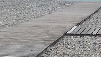 Plage à proximité, chaises longues