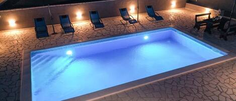 Piscina externa, piscina aquecida