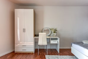 2 bedrooms, desk, iron/ironing board, free WiFi