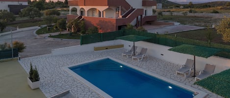 Piscine extérieure, piscine chauffée