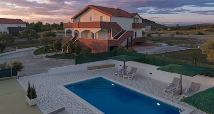 Holiday house Luka Donje Rastane