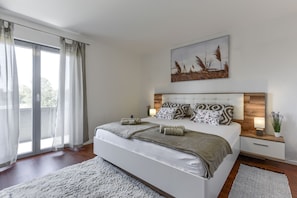 2 chambres, bureau, fer et planche à repasser, accès au Wi-Fi (inclus)
