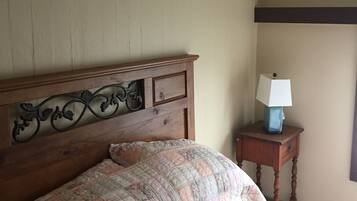 2 habitaciones, tabla de planchar con plancha y cuna de viaje