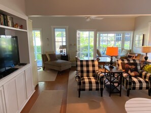 TV, books - The Porch House - 2nd Ocean Block (Dewey Beach)