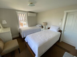 5 bedrooms, iron/ironing board, WiFi - The Porch House - 2nd Ocean Block (Dewey Beach)