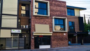 Front of property - CAPITAL O Lowe Suites (León)