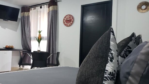 Minibar, desk, iron/ironing board, free WiFi - CAPITAL O Lowe Suites (León)