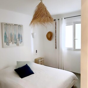 2 bedrooms, iron/ironing board, travel cot, free WiFi