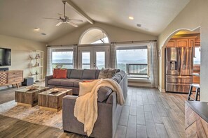 TV, fireplace, Netflix, streaming services