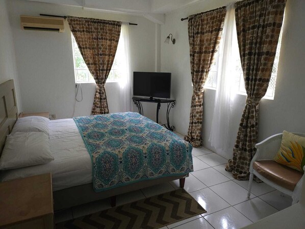 2 habitaciones, escritorio, tabla de planchar con plancha y wifi gratis 