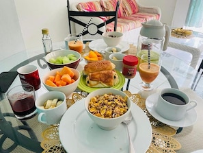 Dining - Cozy Apartments close to beach, bars and restaurants (Rodney Bay)