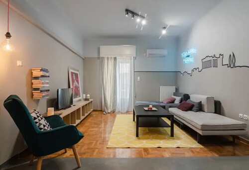 Next to Acropolis Museum, in Plaka area large Apt!