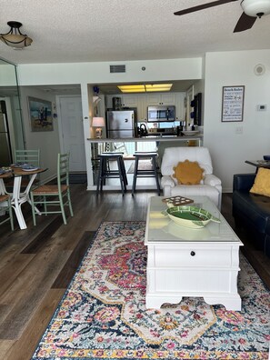 Een smart-tv en boeken