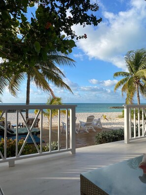 Property grounds - Directly on the Beach. Peaceful and Relaxing. (Nassau)