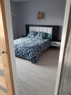 1 bedroom, travel cot, free WiFi, bed sheets