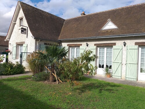 Independent room B & B with garden near the castles of Loire. 