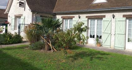 Independent room B & B with garden near the castles of Loire.
