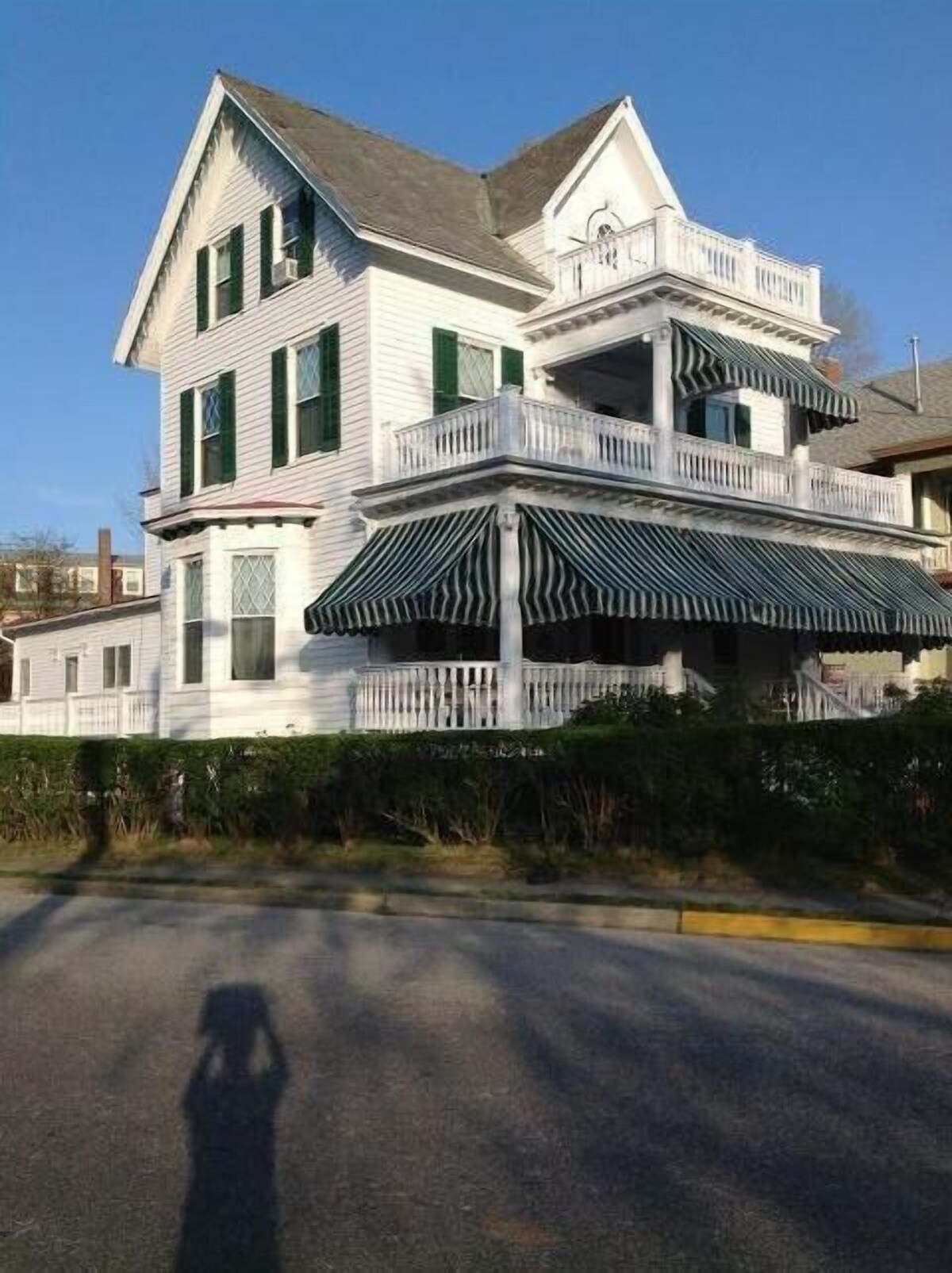 Cape May Victorian 8+BR 3 Blks to Beach. Dogs OK!