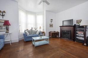 Smart TV, fireplace, Netflix, DVD player