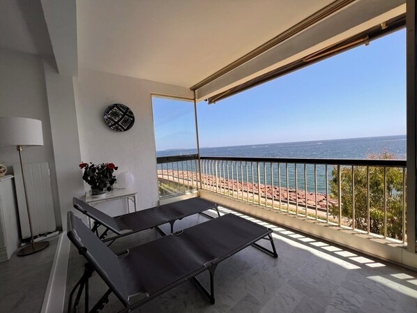 Interior - 80 m², 2 BEDROOM - INCREDIBLE FRONT SEA VIEW - 1min Pool, Beach, Tennis… (Mandelieu-La-Napoule)