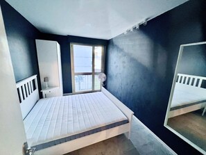 2 bedrooms, desk, iron/ironing board, free WiFi - 80 m², 2 BEDROOM - INCREDIBLE FRONT SEA VIEW - 1min Pool, Beach, Tennis… (Mandelieu-La-Napoule)