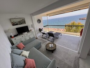 Smart TV, DVD player, table tennis, books - 80 m², 2 BEDROOM - INCREDIBLE FRONT SEA VIEW - 1min Pool, Beach, Tennis… (Mandelieu-La-Napoule)