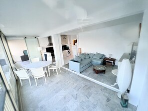 Smart TV, DVD player, table tennis, books - 80 m², 2 BEDROOM - INCREDIBLE FRONT SEA VIEW - 1min Pool, Beach, Tennis… (Mandelieu-La-Napoule)