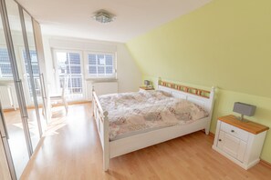 3 bedrooms, iron/ironing board, travel cot, free WiFi