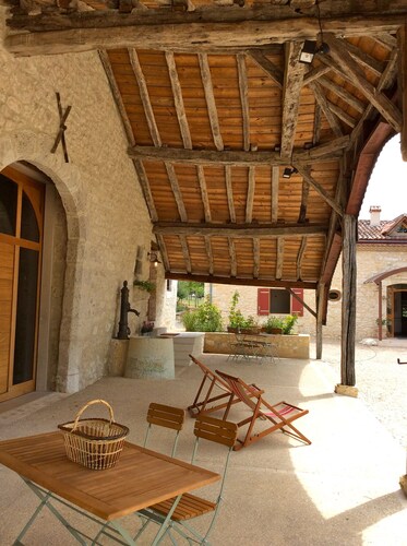 Near Monbazillac charming gîte 3ha park heated swimming pool barn