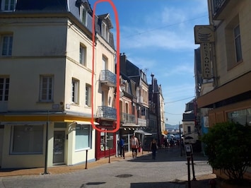 le logement sur 3 étages 
situé au dessus de mon salon de coiffure