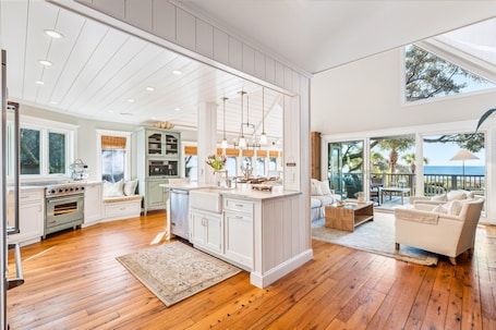 Interior. Oceanfront 3BR Family Beach Retreat