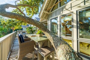 Outdoor dining - 3BR Oceanfront and Deluxe!  Love Kiawah? Love you Accommodations! (Kiawah Island)