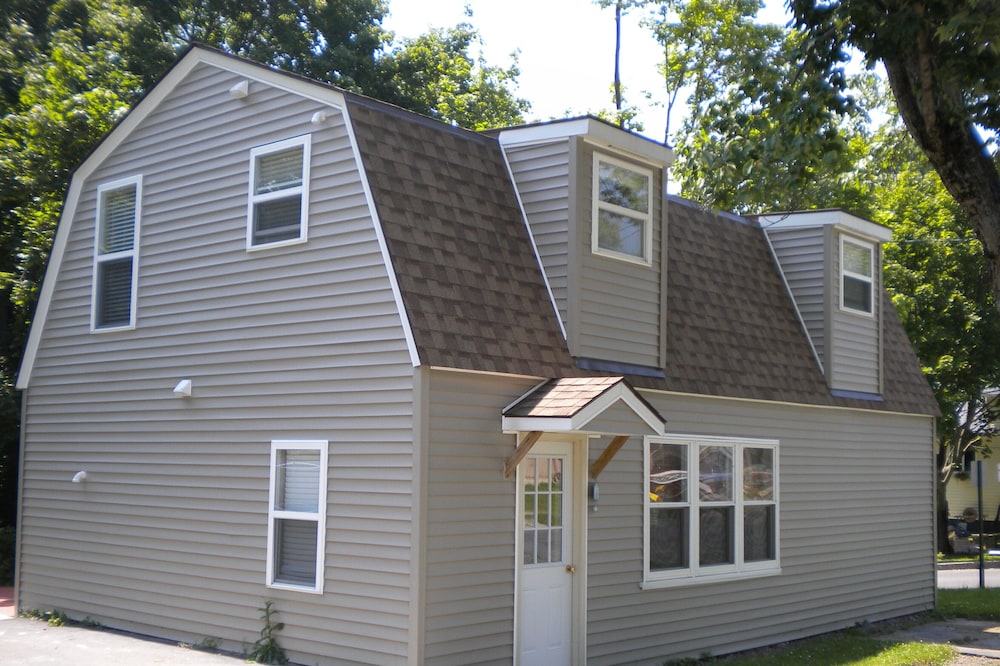 Fisherman's Dream Location By Salmon River! Lake Ontario Sandy Beaches!