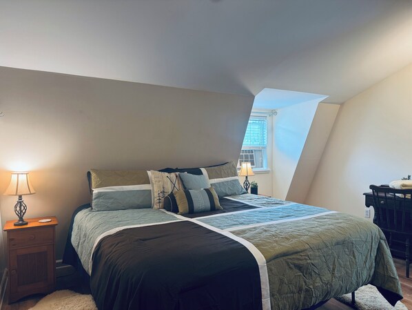 3 bedrooms, desk, travel cot, free WiFi