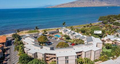 Tranquilo apartamento de dos dormitorios con vista al mar en el piso superior. Central para la mayoría de las atracciones