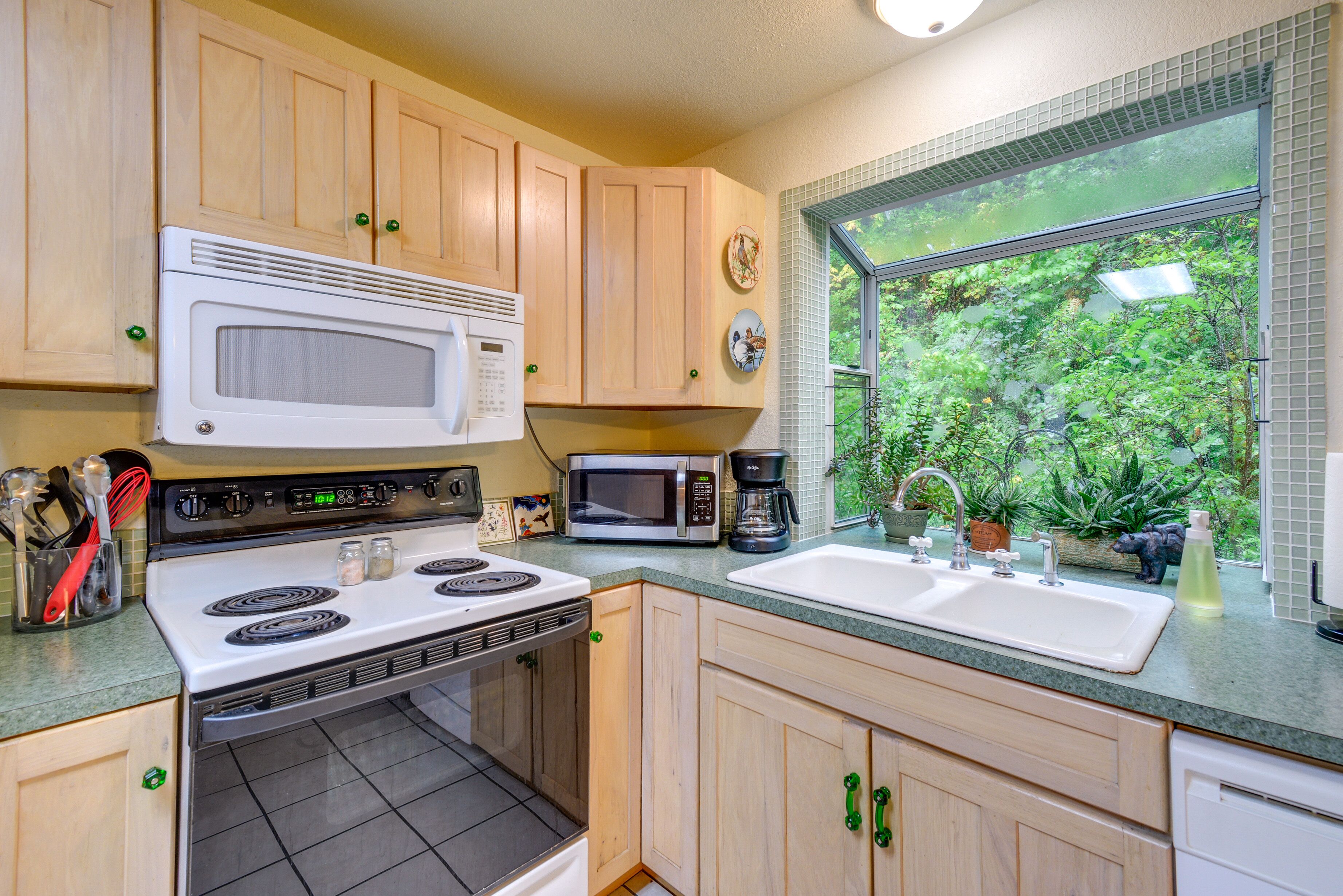 Tahuya Cabin: Hood Canal + Olympic Mountain Views!